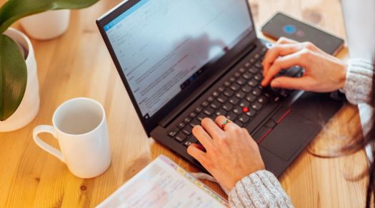 what does a blogger do featured image