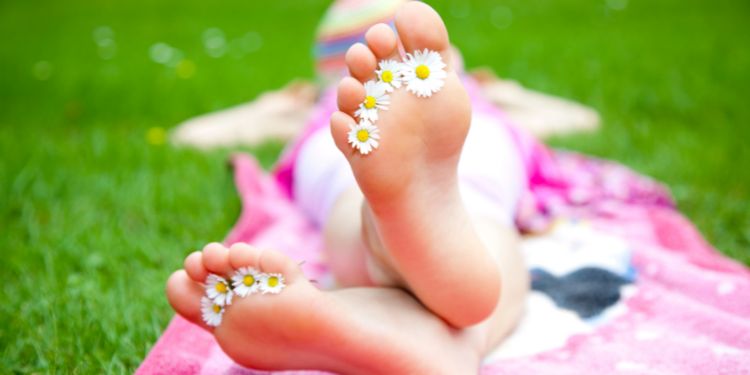 foot picture of toes spread with flowers
