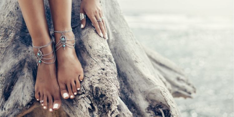 foot picture with jewelry